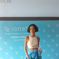 Melihat outfit Putri Marino, Jennifer Bachdim, dan Andrea Dian yang pamer perut rata dan otot