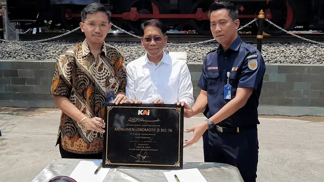 Peresmian Monumen Lokomotif di Stasiun Solo Balapan