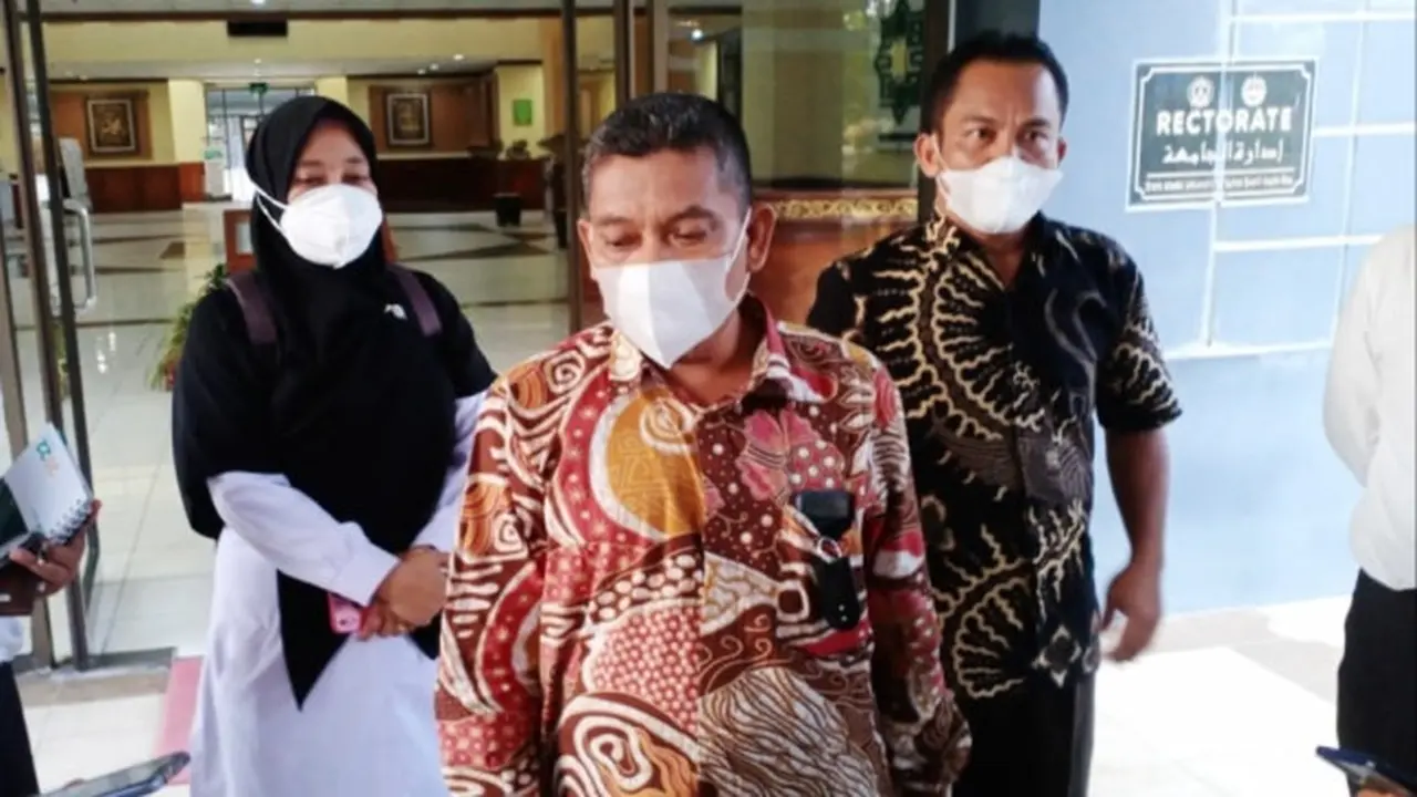 Dekan Fakultas Tarbiyah dan Keguruan UIN Suska Pekanbaru beri keterangan terkait dugaan mahasiswi berbuat mesum saat kuliah online.