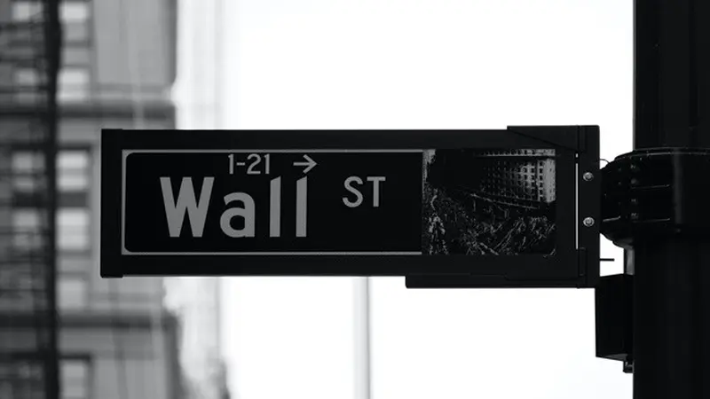 Ilustrasi wall street (Photo by Patrick Weissenberger on Unsplash)