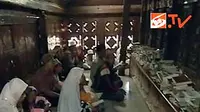 Mencari Berkah di Makam Sunan Giri