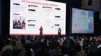 Co-inisiator Bijak Memilih dan CEO Think Policy Andhyta Firselly Utami, bersama Co-inisiator Bijak Memilih dan Co-Founder What Is Up, Indonesia? Abigail Limuria mengenalkan Bijak Memilih fase 3 dalam Festival Pemilu di Jakarta (28/01),