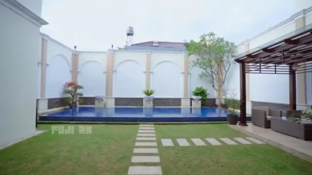 Fuji beli rumah mewah (YouTube/Fuji An)