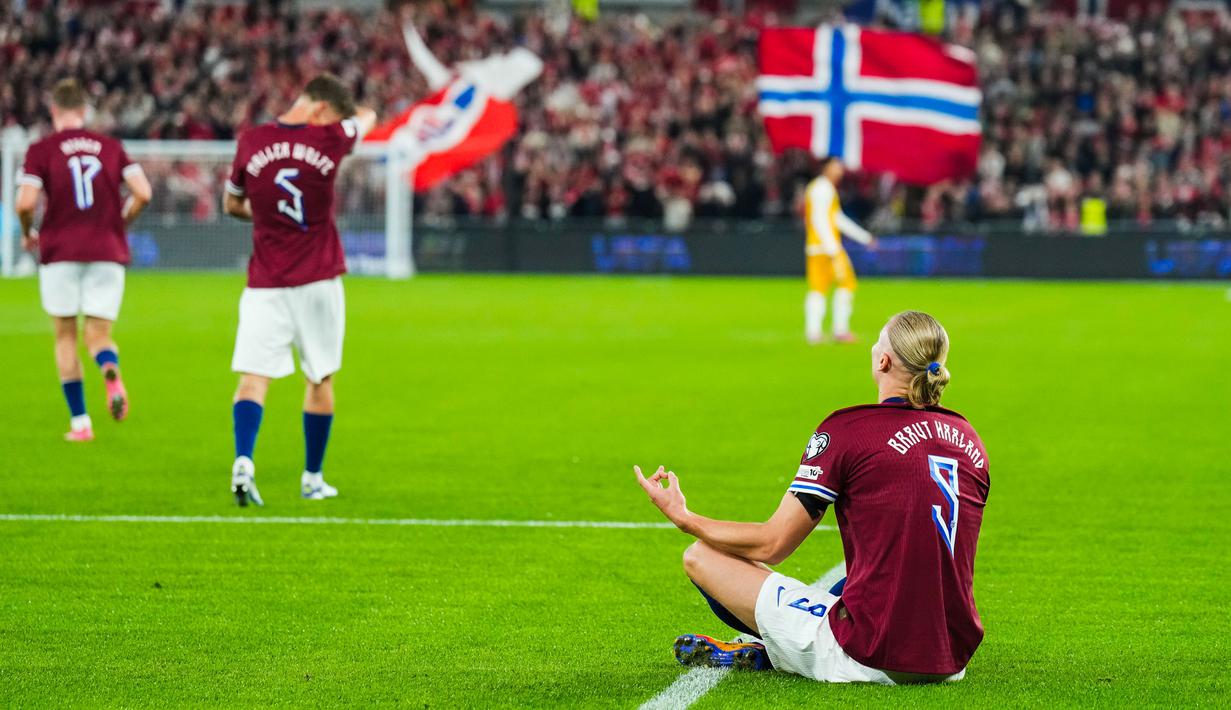 Pemain Timnas Norwegia, Erling Haaland, melakukan selebrasi setelah mencetak gol ke gawang Moldova dalam lanjutan Kualifikasi Piala Dunia 2026 di Ullevaal Stadium, Rabu (10/9/2025). (Cornelius Poppe/NTB via AP)