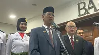 Pj Gubernur Jakarta Heru Budi Hartono menanggapi santai soal banyaknya spanduk Kaesang Pangarep yang bertebaran di Jakarta jelang Pilkada Serentak 2024. Menurut dia, selama pemasangannya sesuai aturan tidak masalah. (Liputan6.com/Winda Nelfira)