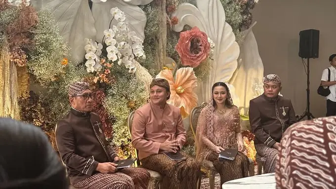 Rangkaian Acara Siraman 7 Bulanan Kehamilan Mahalini, Khidmat dan Penuh Doa (credit:instagram.com/andisyahab)