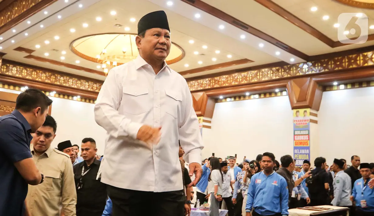 Capres 02 Prabowo Subianto saat tiba untuk menerima dukungan dari Kaukus Generasi Muda Islam. (Liputan6.com/Angga Yuniar)