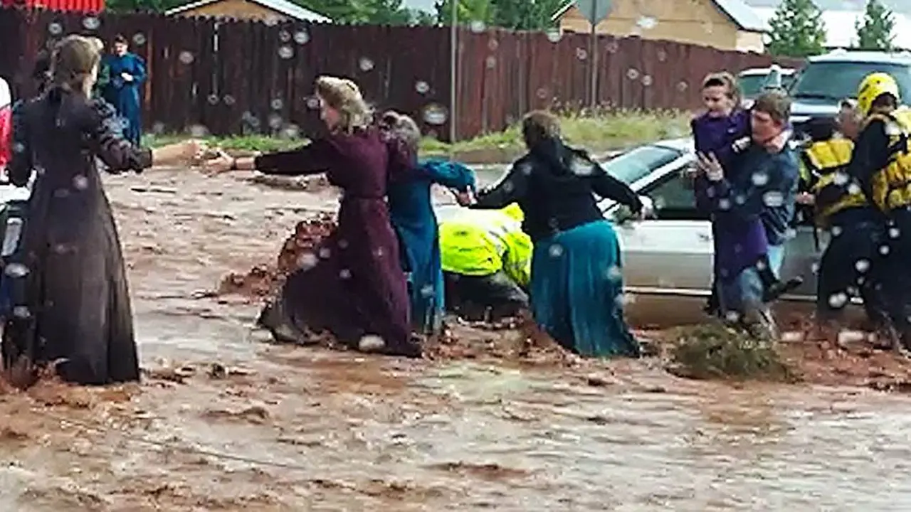 Banjir Utah AS Hanyutkan Mobil, 7 Warga Tewas