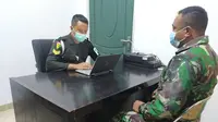 Proses pemeriksaan terhadap oknum prajurit TNI AD yang menganiaya bocah 13 tahun. (Foto: Istimewa).