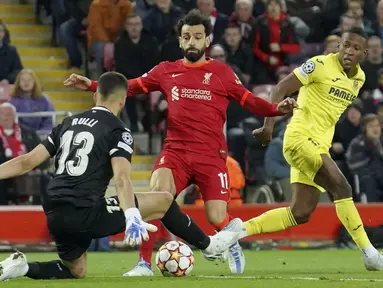 Liverpool sukses menklukkan Villarreal dalam partai leg pertama semifinal Liga Champions 2021/2022 yang digelar di Anfield, Kamis (28/4/2022). (AP/Jon Super)
 