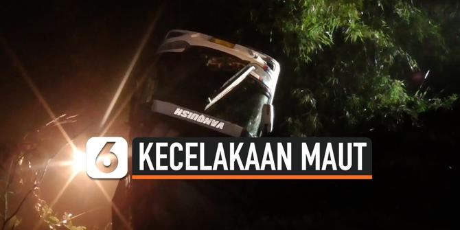 VIDEO: Sempat Terkendala, Petugas Akhirnya Evakuasi Bus Padma Kencana