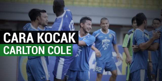 VIDEO: Cara Kocak Carlton Cole Singkirkan Pemain Muda Persib