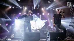 Grup musik Maliq & D'Essentials membawakan lagu dalam Pre event Java Jazz On The Move di Jakarta, Kamis (15/8). Java Jazz on The Move 2018 sendiri menjadi bagian dari rangkaian acara menjelang Java Jazz Festival nanti. (Liputan6.com/Faizal Fanani)