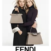 Gaya kompak Kate Moss dan Lila Grace Moss di kampanye Fendi (Fendi)