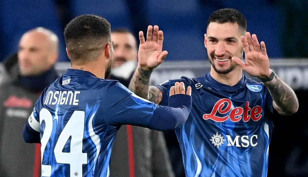 Berkat kemenangan ini Napoli sukses menyudahi dua rentetan hasil imbang sekaligus mengkudeta AC Milan dari puncak klasemen Liga Italia. Pasukan Luciano Spalletti itu kini mengoleksi 57 poin, sama seperti AC Milan, tetapi unggul selisih gol. (AFP/Vincenzo Pinto)