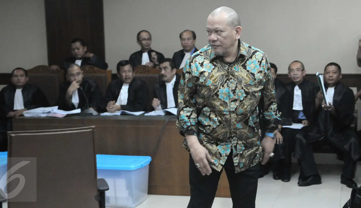 Terdakwa kasus korupsi dana hibah Kamar Dagang dan Industri Jawa Timur, La Nyalla Mattaliti, seusai sidang perdana di Pengadilan Tipikor Jakarta, Senin (5/9). Sidang mengagendakan pembacaan dakwaan oleh jaksa penuntut umum. (Liputan6.com/Helmi Afandi)