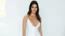 <p>Kendall Jenner menghadiri CFDA Fashion Awards di Casa Cipriani, New York City, Amerika Serikat, 7 November 2022. Kendall terlihat seksi dalam gaun putih yang menampilkan garis leher berbentuk 'V' dan tanpa lengan. (Dimitrios Kambouris/Getty Images/AFP)</p>