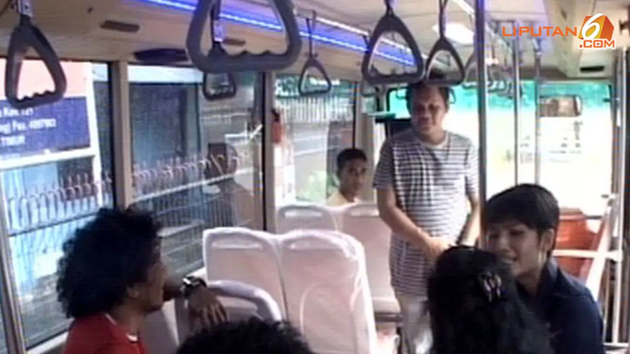 metromini-ac-130728c.jpg
