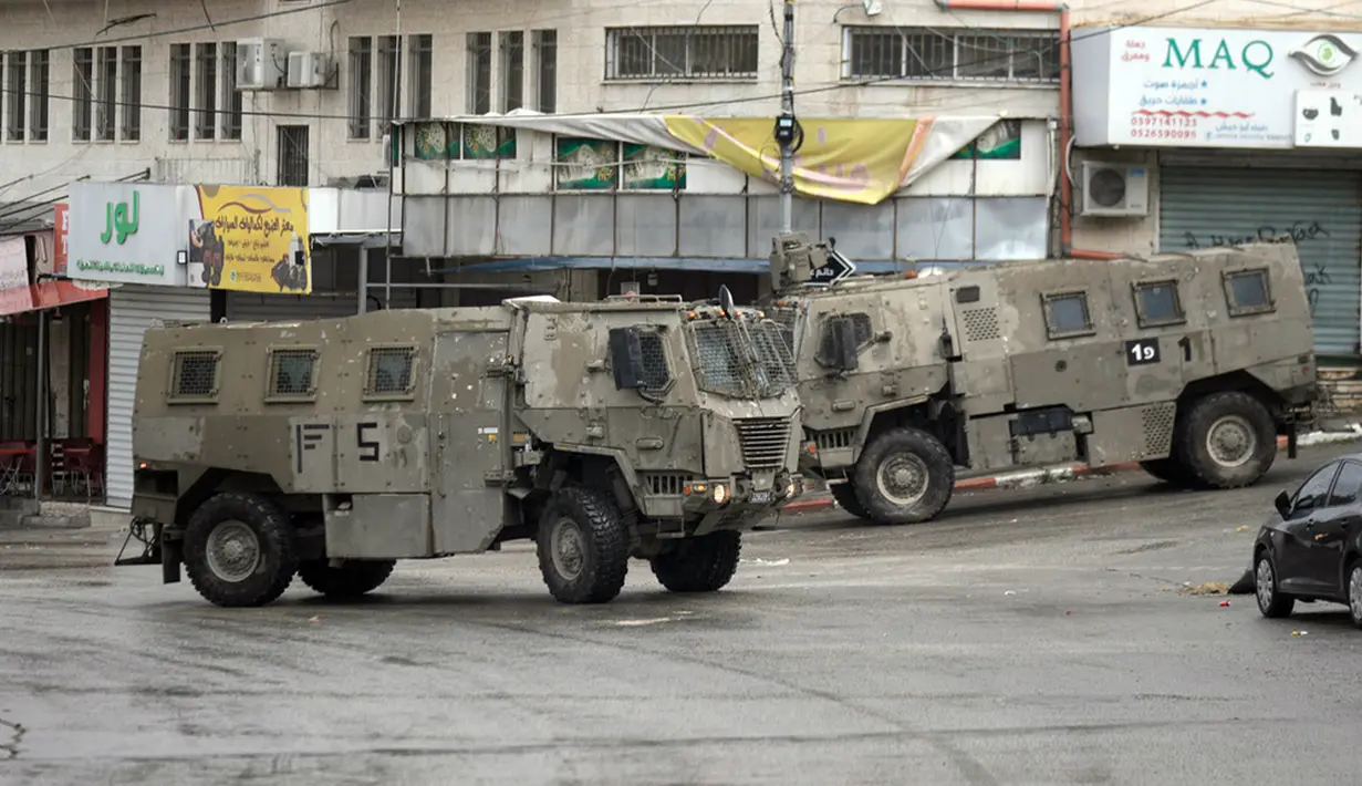 Tujuh pria Palestina, berusia 21 hingga 29 tahun, tewas dalam operasi yang dilakukan pasukan Israel di Tulkarem. (AP Photo/Majdi Mohammed)