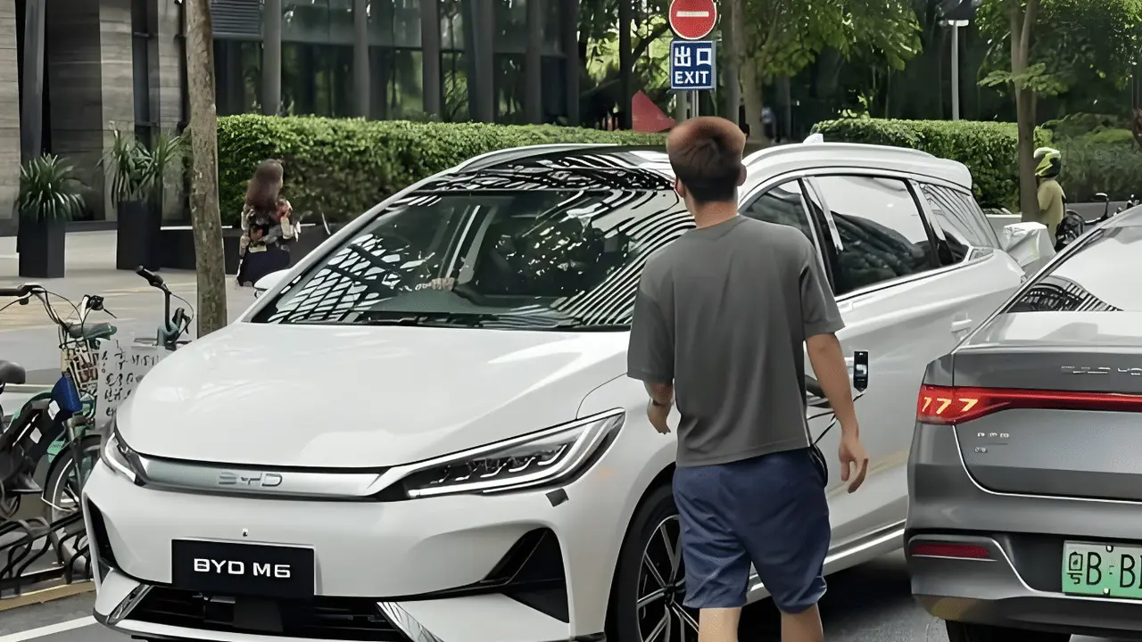 Tanpa Kamuflase, MPV Listrik Baru BYD Mulai Pamer Diri (Carnewschina)