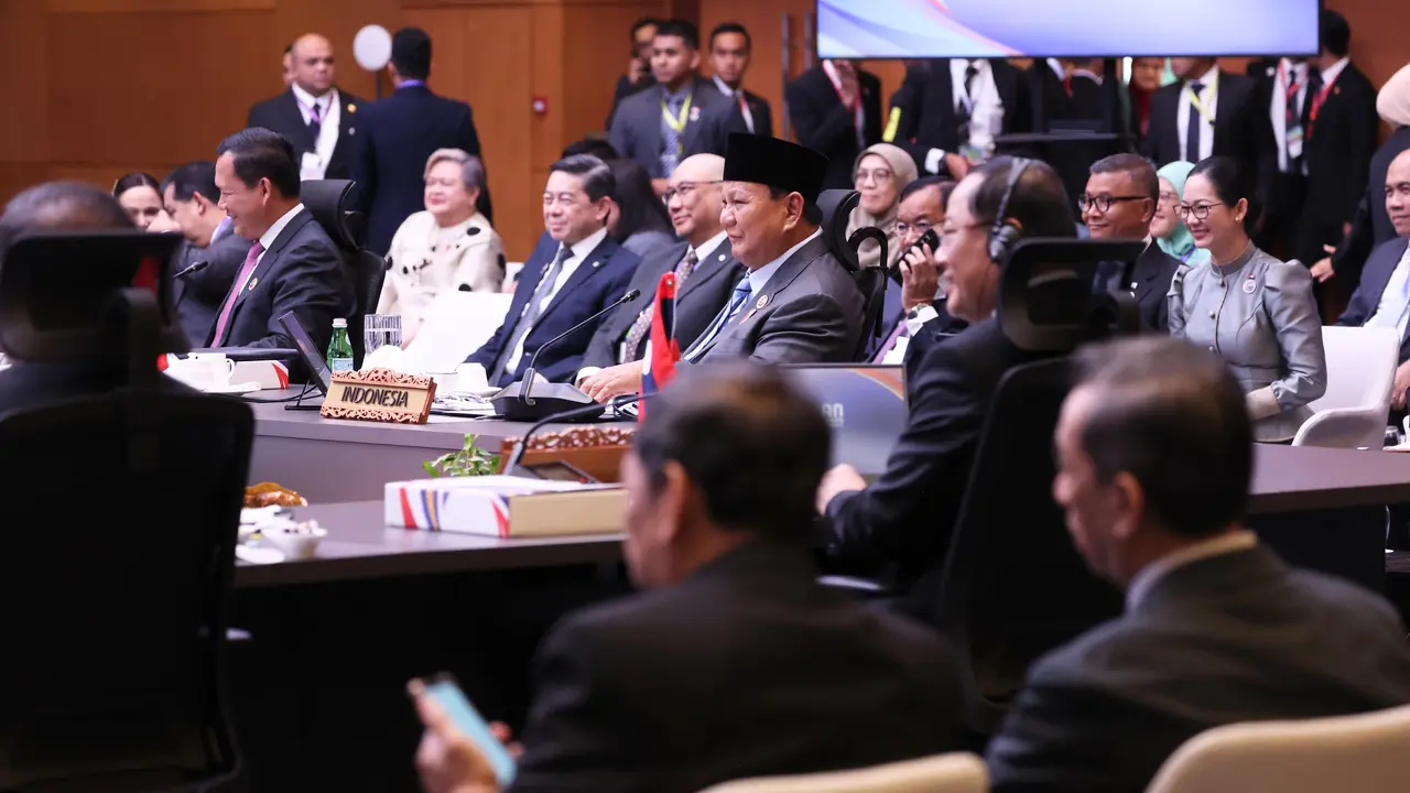 Presiden Prabowo Subianto menghadiri Sidang Pleno Konferensi Tingkat Tinggi (KTT) ke-46 Perhimpunan Bangsa-Bangsa Asia Tenggara (ASEAN) di Kuala Lumpur Convention Center (KLCC), Malaysia, Senin (26/5/2025).