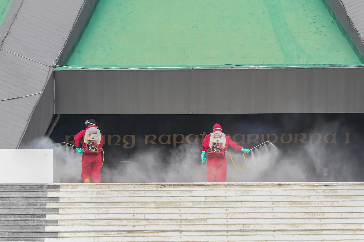 Gedung DPR Kembali Disemprot Disinfektan