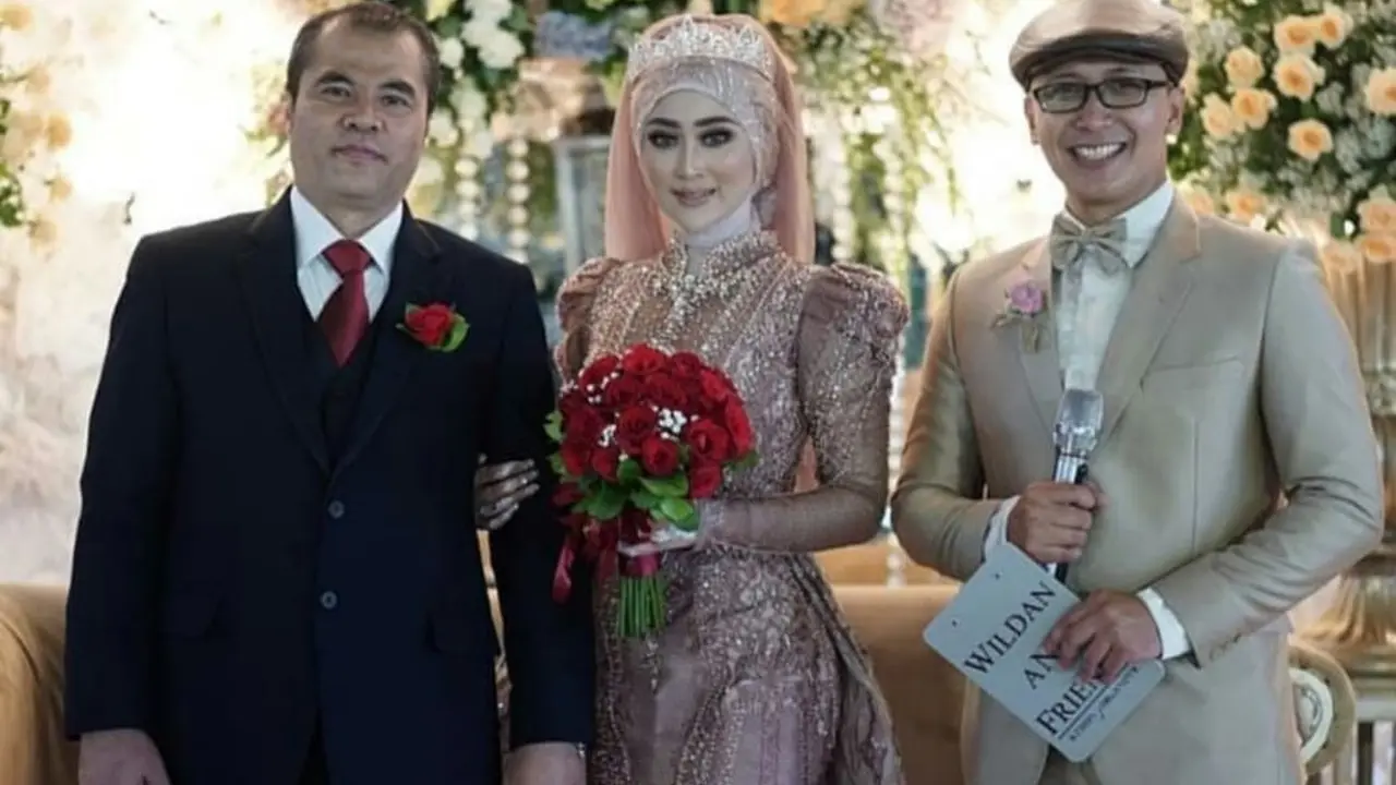 Mantan Bupati Garut Aceng HM Fikri kembali menikah untuk ketiga kalinya dengan Elina, seorang mojang asal Bandung