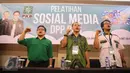 Ketua Umum PKB, Muhaimin Iskandar (kiri) jelang penutupan pelatihan sosial media kader PKB se-Indonesia di Ancol, Jakarta, Jumat (2/10/2015). Pelatihan ini diikuti 32 perwakilan dari Dewan Pengurus Wilayah (DPW) PKB. (Liputan6.com/Faizal Fanani)