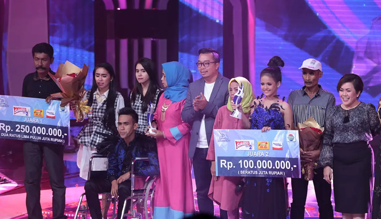 Berhasil menjadi juara pertama, Fildan memboyong sejumlah hadiah dari Indosiar dan sponsor yakni berupa uang tunai senilai Rp 250.000.000. Selain itu, ia juga mendapat hadiah Rumah dari Gubernur Sulteng dan Walikota Baubau. (Deki Prayoga/Bintang.com)