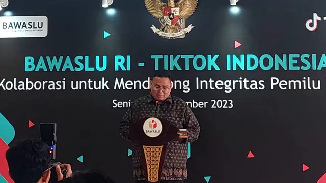Ketua Bawaslu, Rahmat Bagja isi Sambutan dalam Penandatanganan MoU Kerjasaa Bawaslu dengan TikTok dalam Pengawasan Konten Pemilu 2024