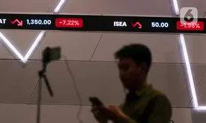 Sebanyak 672 saham turun, 30 naik, dan 95 lainnya tetap atau stagnan. (Liputan6.com/Herman Zakharia)