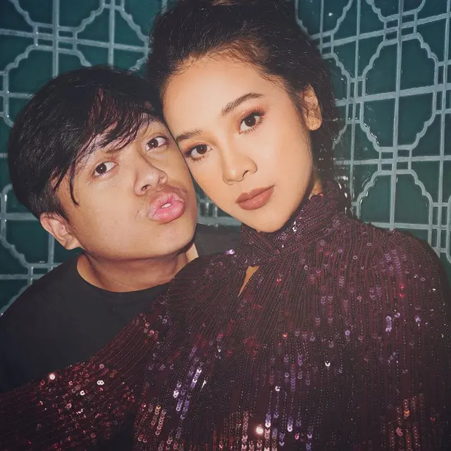 6 Editan Foto Pria Bareng Anya Geraldine Ini Halu Banget, Kocak