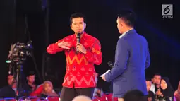 Bupati Trenggalek, Jawa Timur, Emil Dardak saat menjadi pembicara di EMTEK Goes To Campus (EGTC) 2017 di Universitas Airlangga, Surabaya, Kamis (14/9). Para pembicara bercerita pengalaman soal bisnis dan kunci sukses. (Liputan6.com/Helmi Afandi)