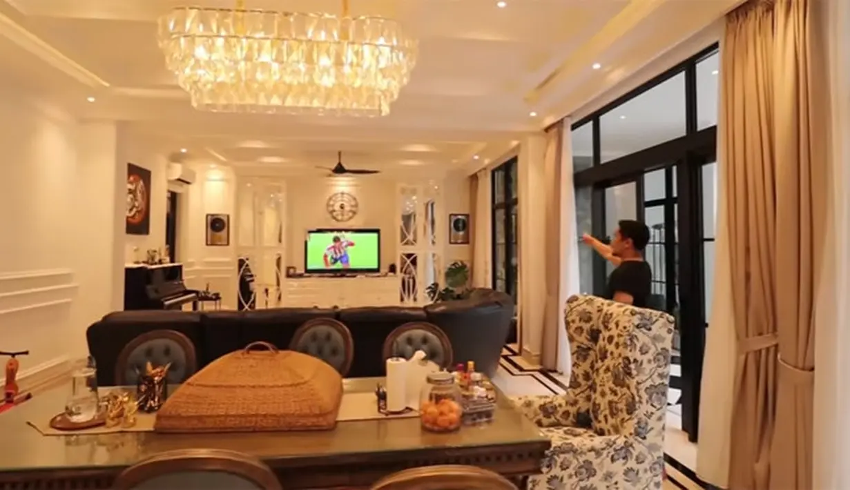 Rumah Arie Untung dan Fenita Arie (Youtube/Keluarga ITIKK)