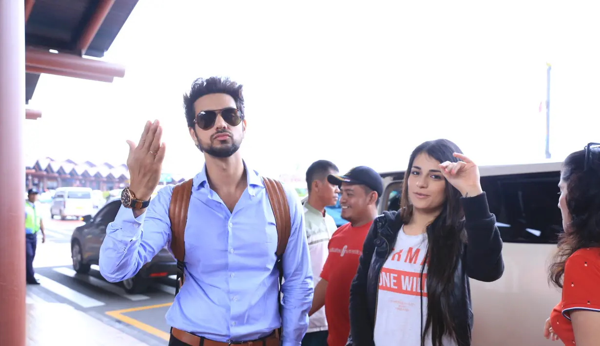 Tidak hanya para fansnya yang merasa senang dengan kehadiran dua bintang Bollywood ini, namun juga kesenangan dirasakan oleh mereka sendiri. Bahkan mereka memiliki kesan tersendiri bertemu dengan fansnya. (Adrian Putra/Bintang.com)