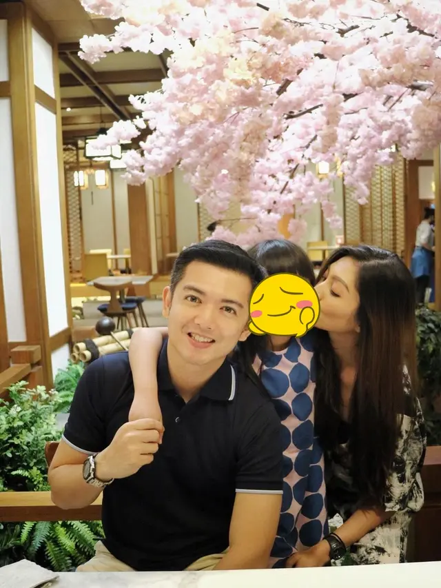 Tetap Akrab, Ini 6 Momen Kebersamaan Nicky Tirta dan Mantan Istrinya