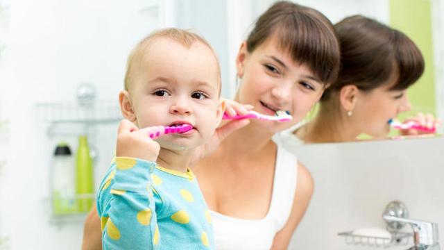 Baca Ini Sebelum Memberikan Pasta Gigi Fluoride pada Anak