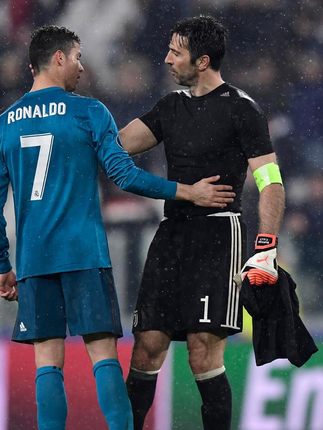 Respek, Begini Momen Kehangatan Cristiano Ronaldo dan Buffon