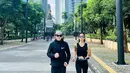 Tak heran jika Vino G. Bastian dan Marsha Timothy mendapatkan penghargaan ‘Best Fashionable Couple Of The Year'. Tak ada satu patokan gaya, namun saat bersama, keduanya saling melengkapi (Foto: Instagram @vinogbastian__)