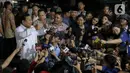 Presiden terpilih periode 2024-2029, Prabowo Subianto menyampaikan keterangan kepada para wartawan usai melakukan pertemuan dengan sejumlah tokoh di kediamannya di Kertanegara, Jakarta, Senin (14/10/2024). (Liputan6.com/Herman Zakharia)