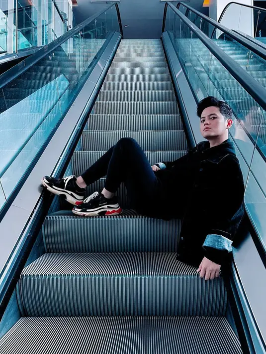 Stevan Pasaribu terjun ke dunia tarik suara di tahun 2018. Ia merilis lagu yang berjudul Hatiku Hatimu. (FOTO: instagram.com/stevan_pasaribu/)