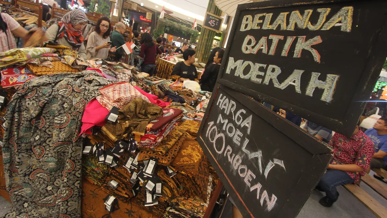 HUT RI Ke-72 di Pasar Tiban Bersama Anne Avantie