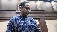 Sebelumnya, Nadiem Anwar Makarim didakwa merugikan negara dengan estimasi kerugian mencapai Rp2,18 triliun dan diduga memperkaya diri sebesar Rp809 miliar. Tampak dalam foto, Menteri Pendidikan, Kebudayaan, Riset, dan Teknologi (Mendikbudristek) periode 2019 hingga 2024, Nadiem Anwar Makarim, bereaksi sebelum dimulainya sidang di Pengadilan Tindak Pidana Korupsi, Jakarta, Senin 20 April 2026. (AP Photo/Achmad Ibrahim)