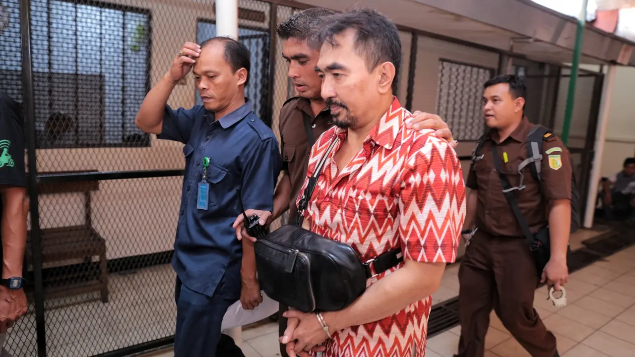 [Bintang] Gatot Brajamusti