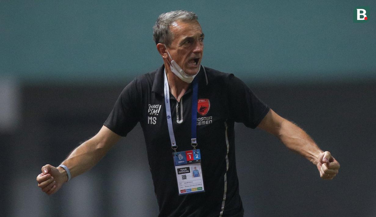 Milomir Seslija menjadi pelatih terbaru yang didepak dari kursi kepelatihannya. PSM Makassar resmi mengakhiri kerjasamanya pada Kamis (25/11/2021). Rentetan hasil buruk yang dialami Juku Eja menjadi pemicunya. Dalam 13 pertandingan, PSM hanya mampu 5 kali menang. (Bola.com/Bagaskara Lazuardi)