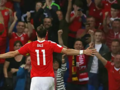 Pemain Wales, Gareth Bale merayakan golnya saat melawan Moldova pada laga kualifikasi Piala Dunia 2018 di Stadion Cardiff City Stadium, Cardif, Wales Selatan, (6/9/2016) dini hari WIB.  (AFP/Geoff Caddick)