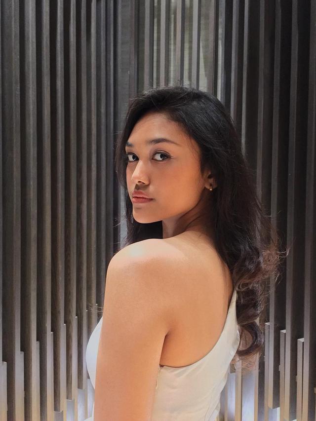 Princess Mikhaelia Audrey Megonondo Half Shoulder Dress