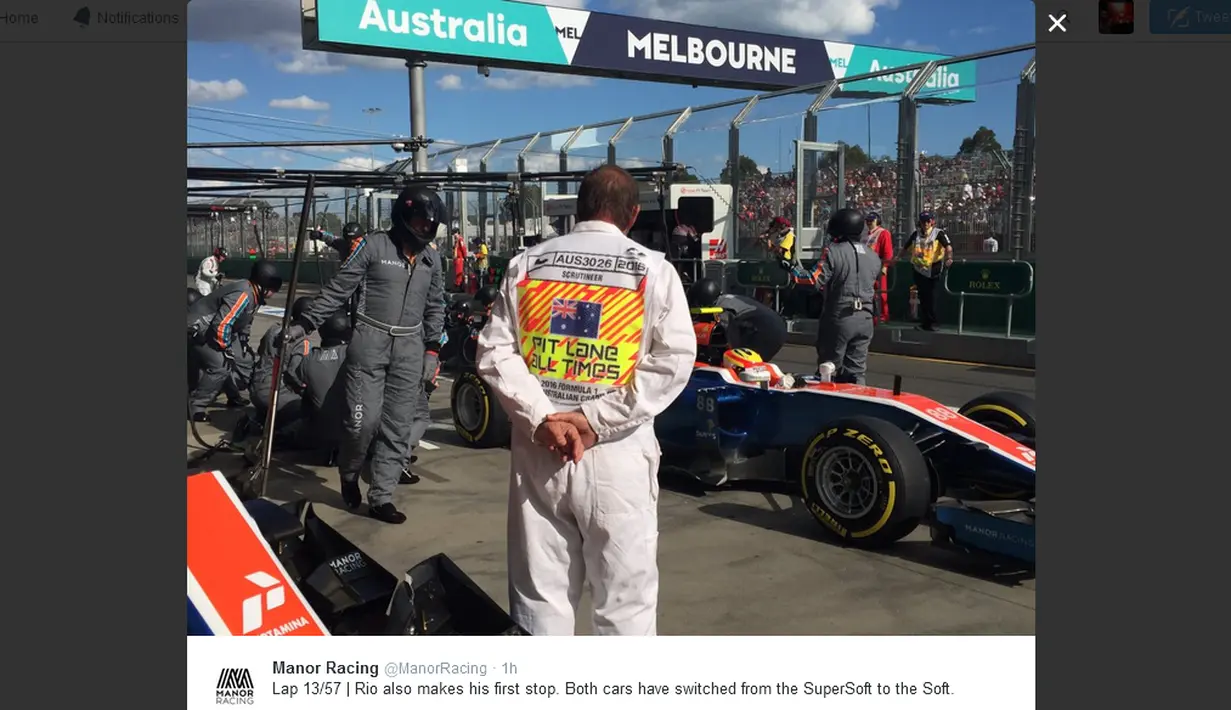 Aksi Rio Haryanto saat pit stop perdana bersama Manor Racing di balapan F1 GP Australia di Sirkuit Albert Park, Australia, Minggu (20/3/2016). (Bola.com/Twitter)