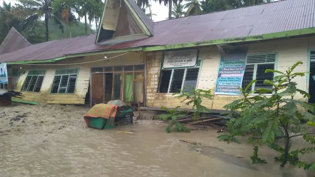 Banjir di Mandiling Natal