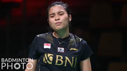Memasuki gim kedua, Gregoria mulai kesulitan mengimbangi permaianan, sehingga harus tertinggal di interval kedua dan berakhir dengan kekalahan 10-21. Thalind terus menampilkan permainan apiknya dan mampu menutup gim ketiga dengan skor 21-10. Indonesia tertinggal 0-1. (Badminton Photo/Yves Lacroix)